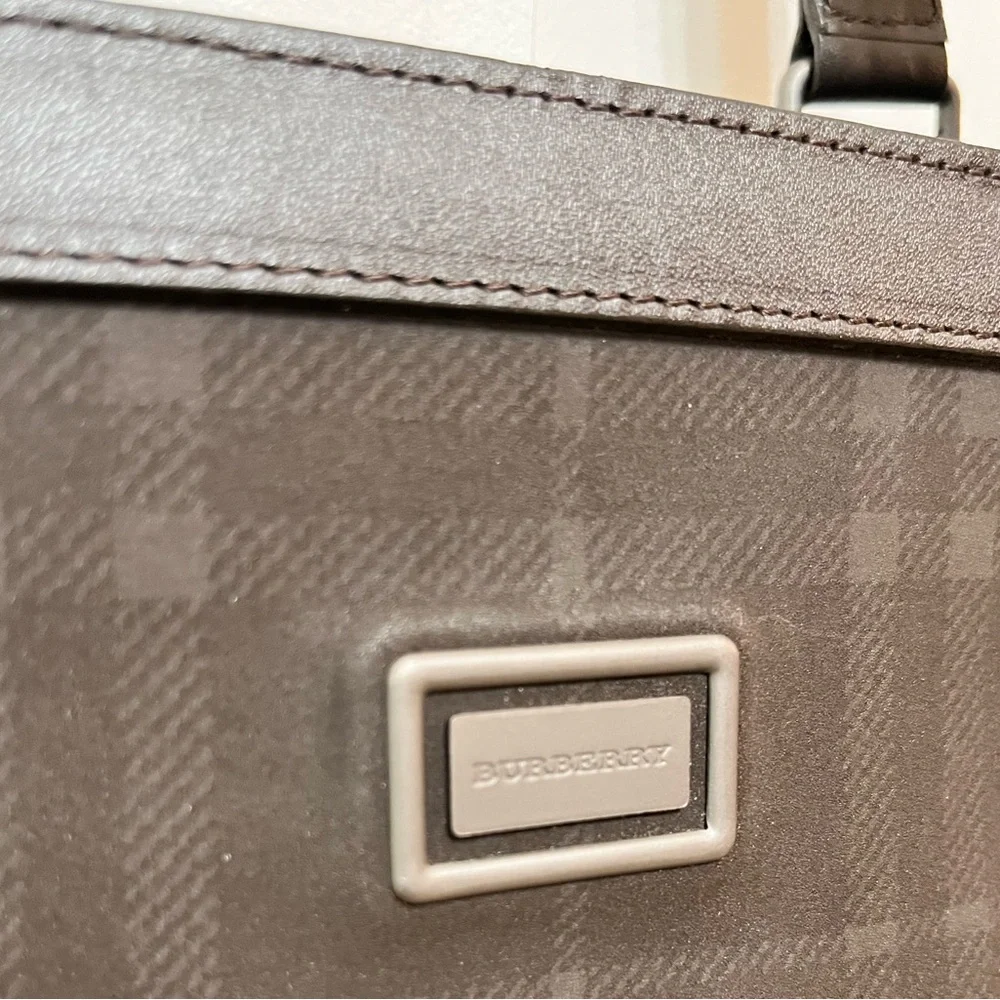 ✨BURBERRY✨Dark Brown Nova Check Print PVC w/Leather Trim Tote - Picture 3 of 6